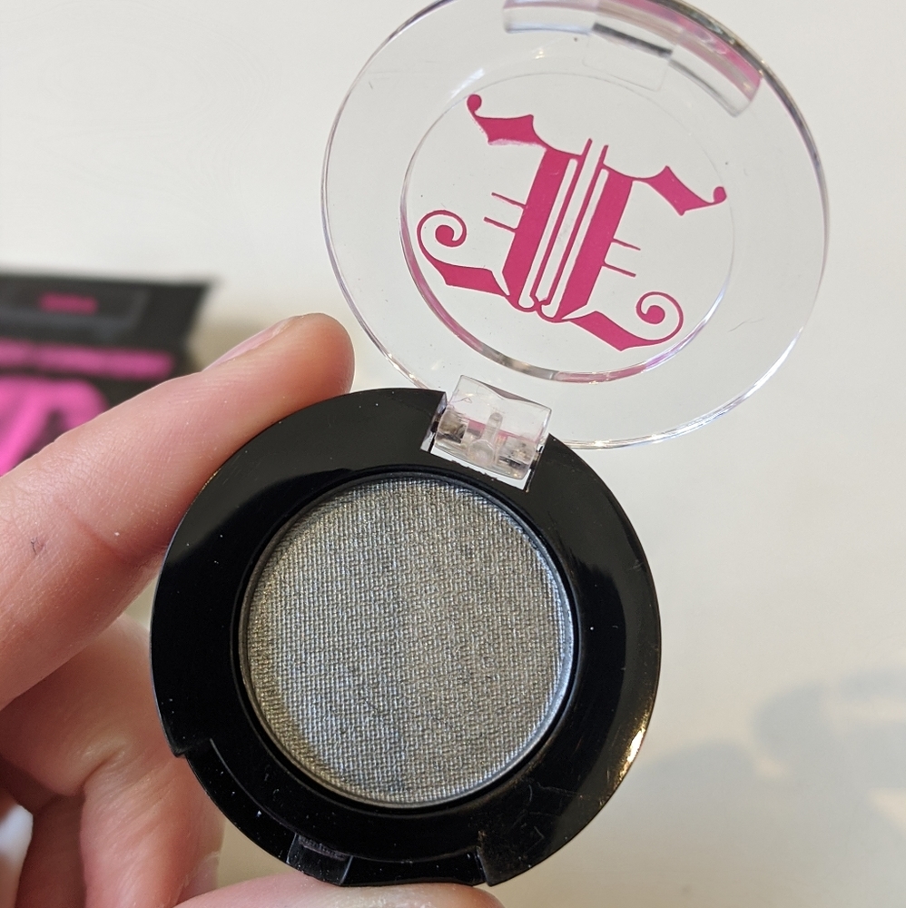 BRAND NEW ✨ Johnny Concert Amplified Eyeshadow